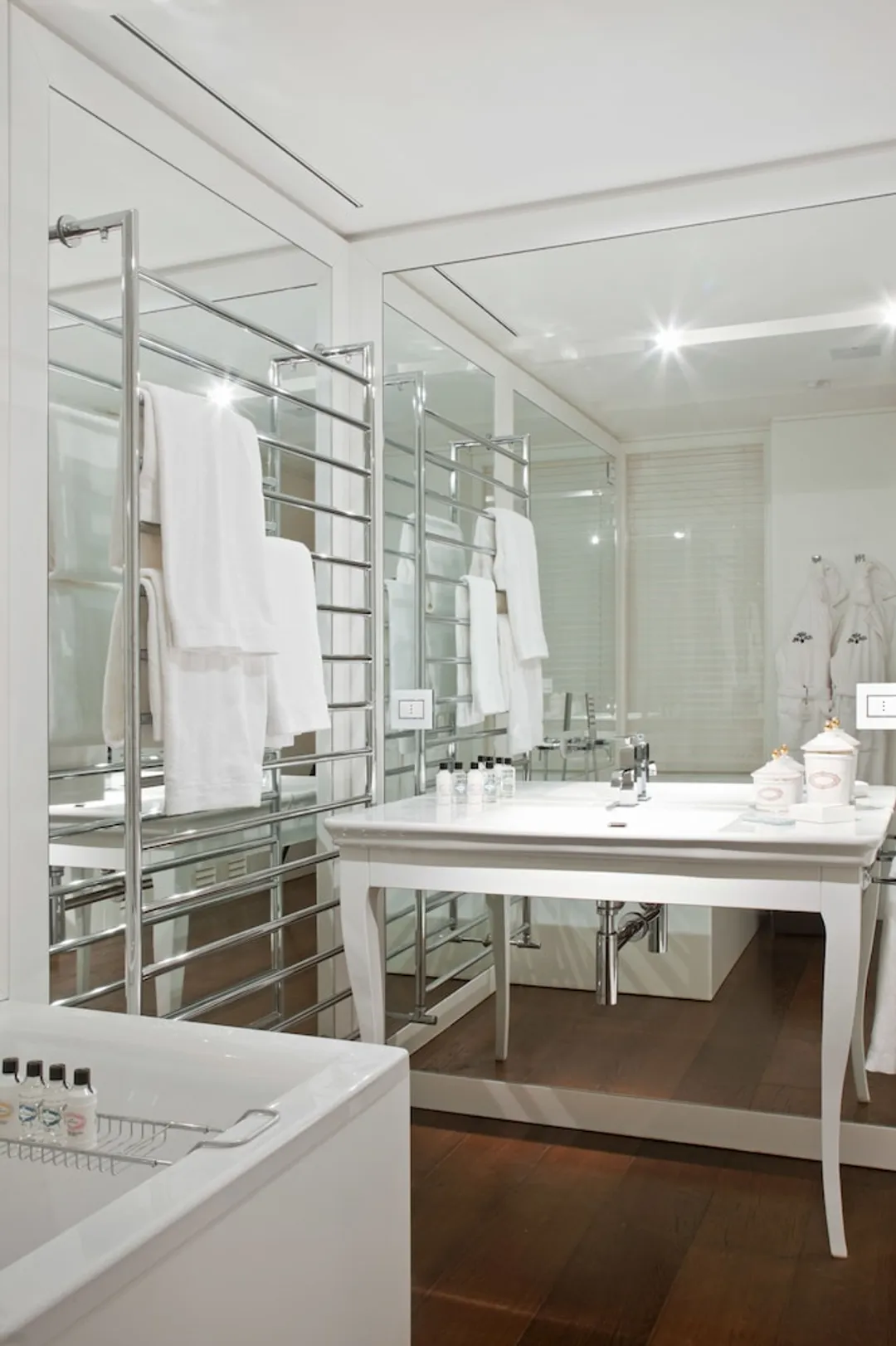 Magna Pars- L'Hotel à Parfum Small Luxury Hotels of the World-Prestige Suite-6