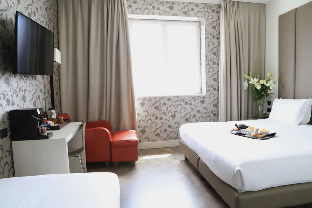 Klima Hotel Milano Fiere-Standard Triple Room (1 king bed and 1 single)-1