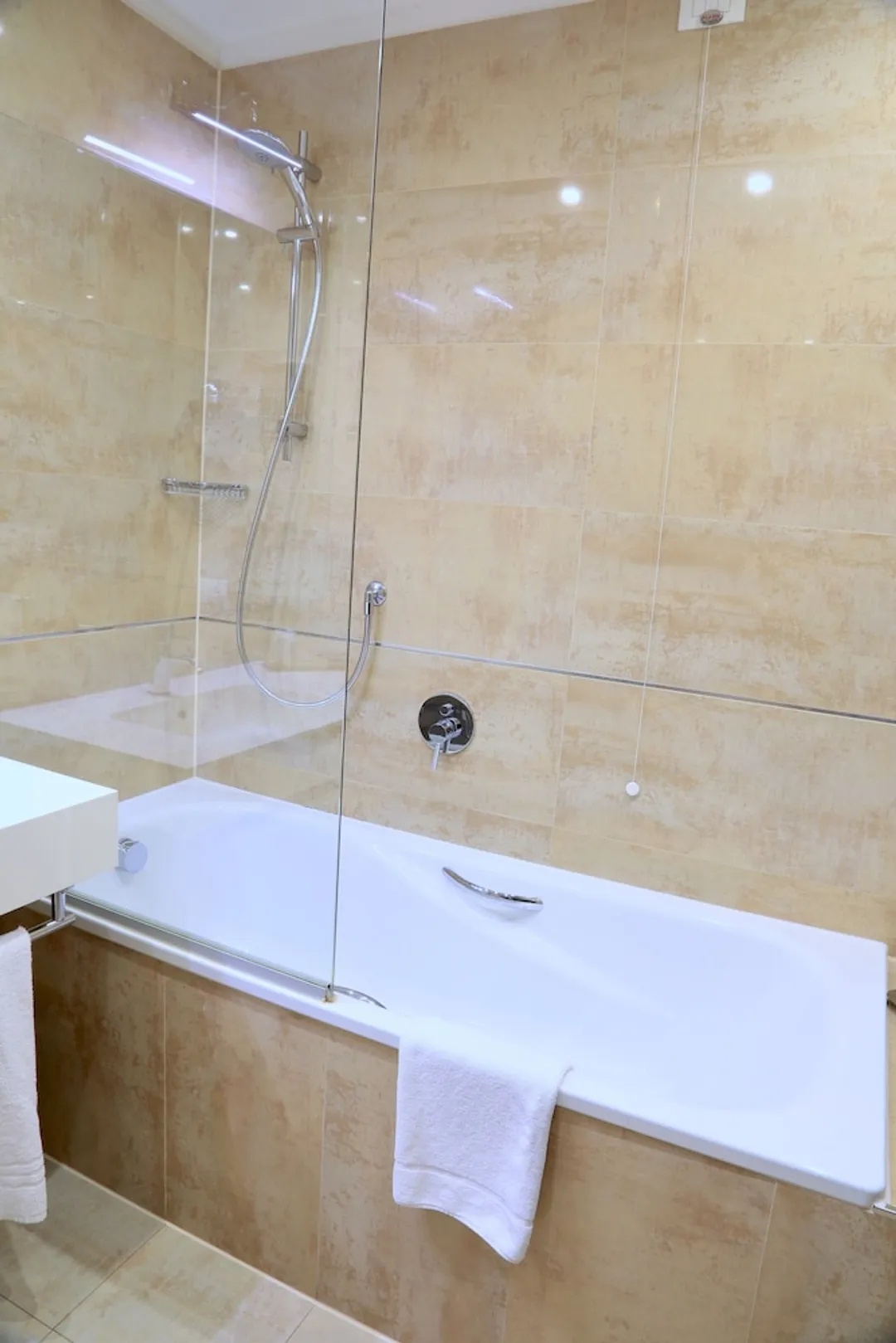 Klima Hotel Milano Fiere-Superior Triple Room-5