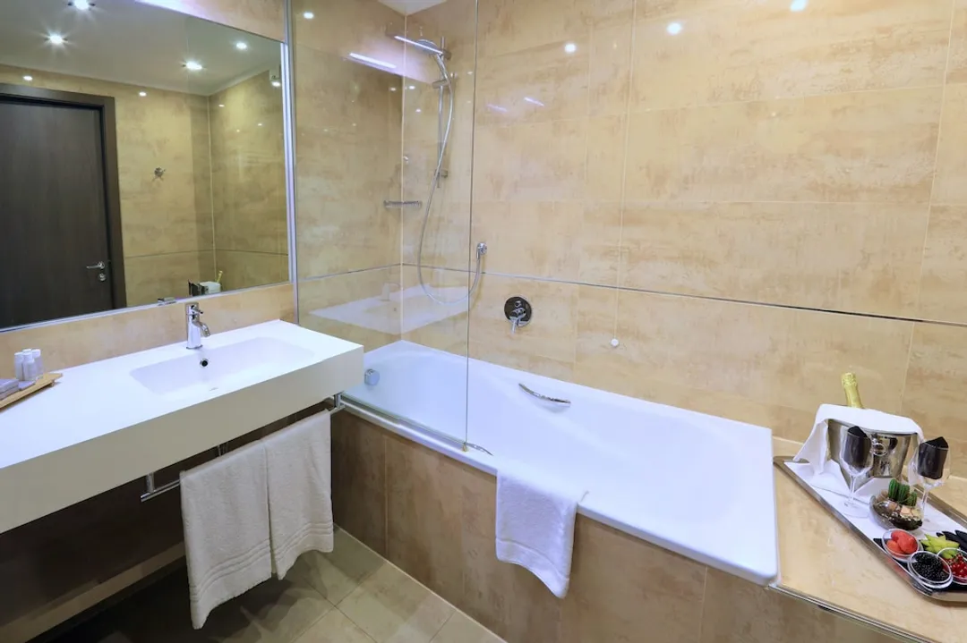 Klima Hotel Milano Fiere-Standard Double Room Single Use, 1 King Bed-6