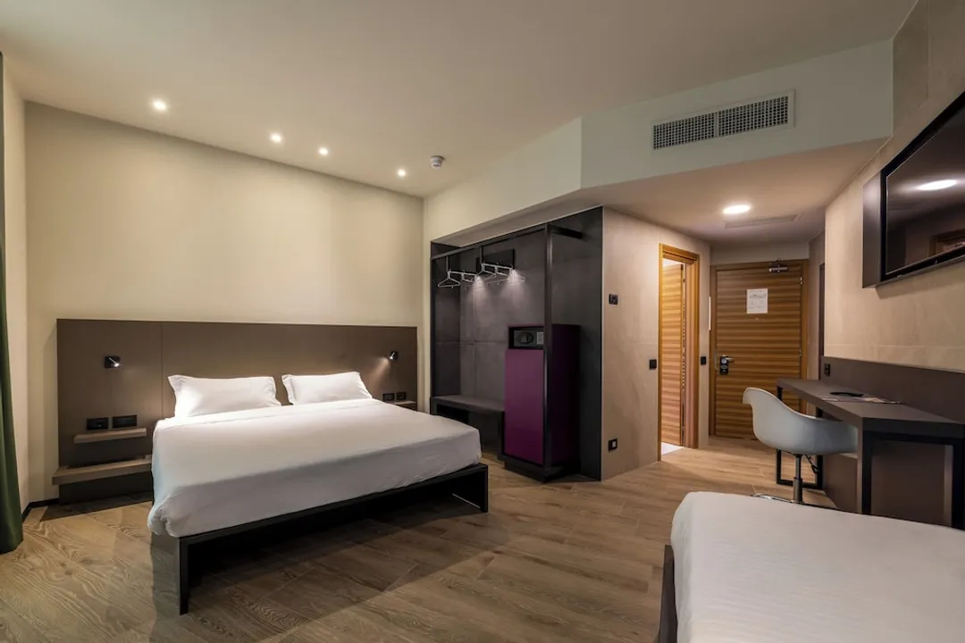 Hotel Degli Arcimboldi-Double Room (Large)-1
