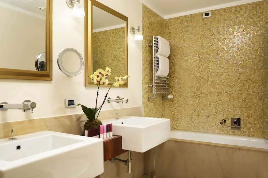 Enterprise Hotel-Classic Suite-5