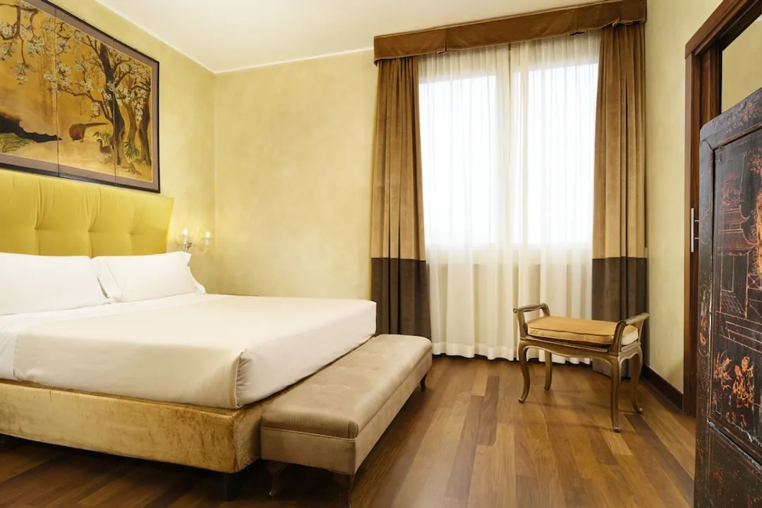 Enterprise Hotel-Classic Suite-2