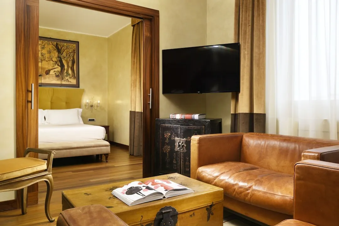 Enterprise Hotel-Classic Suite-1