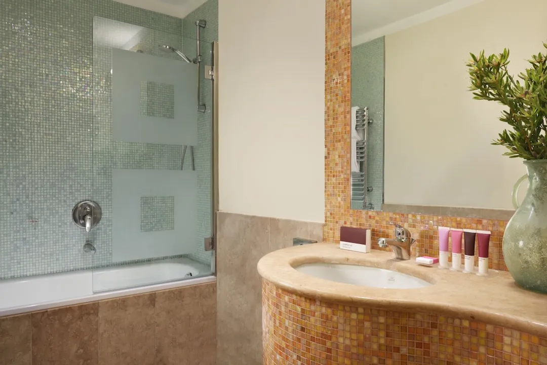 Enterprise Hotel-Superior Double or Twin Room-6