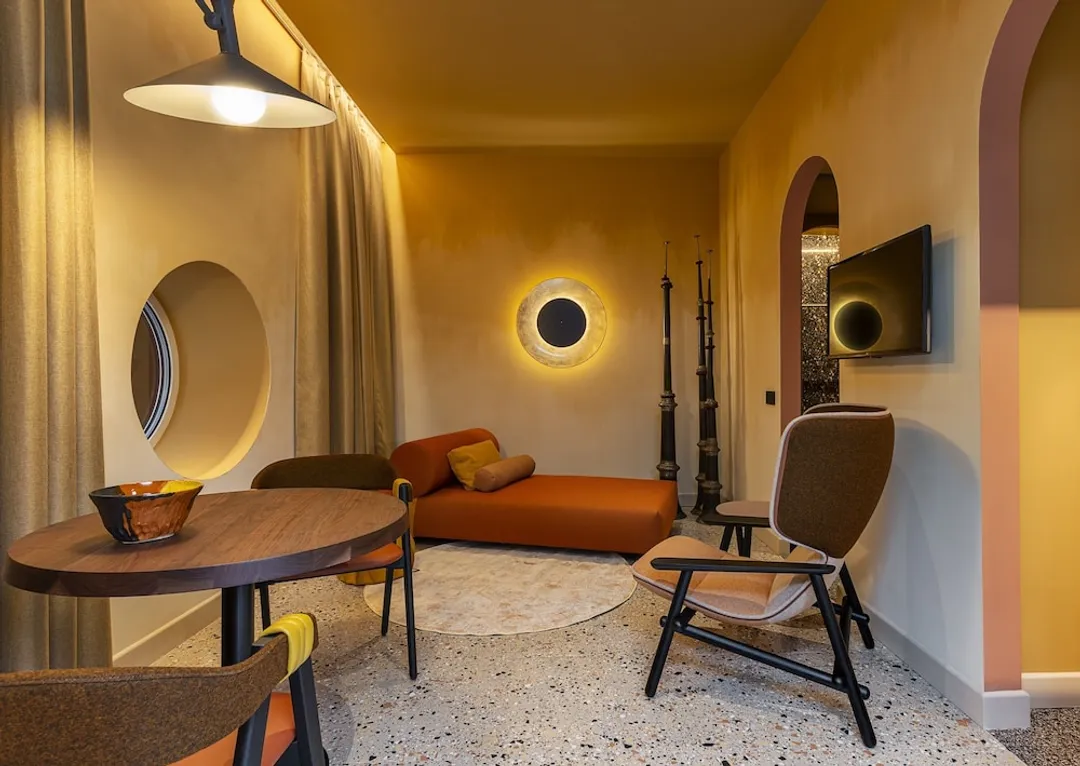 Enterprise Hotel-Nesting Private Suite-2