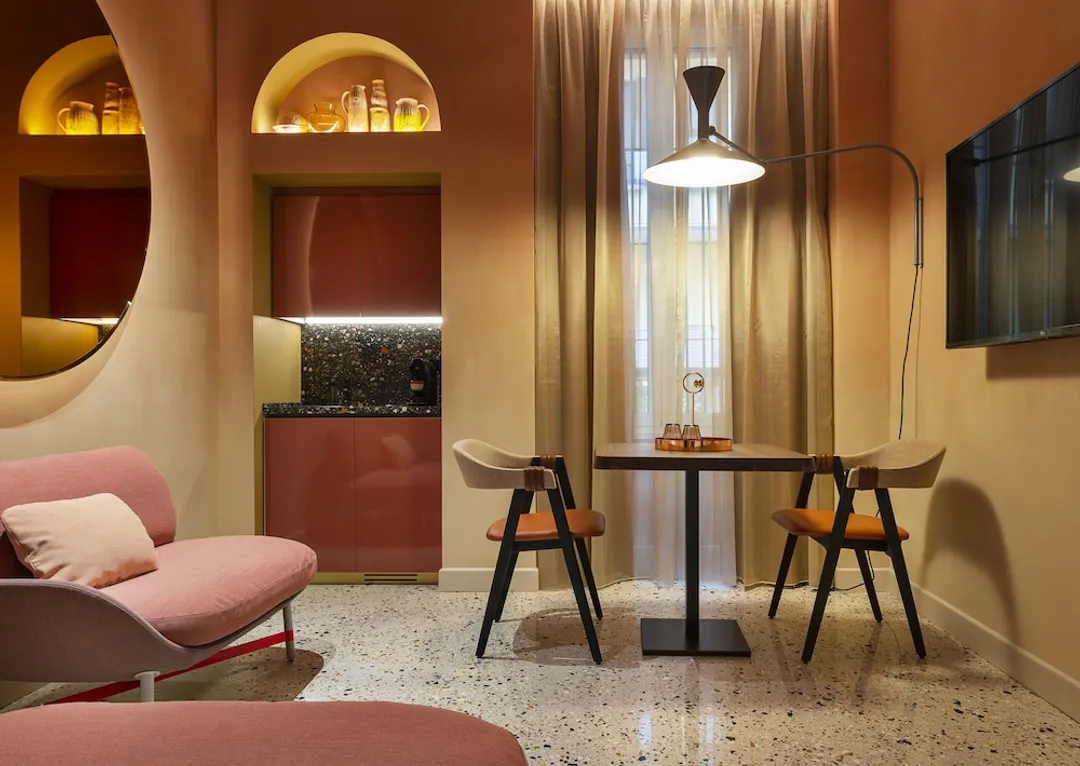 Enterprise Hotel-Nesting Private Suite-10