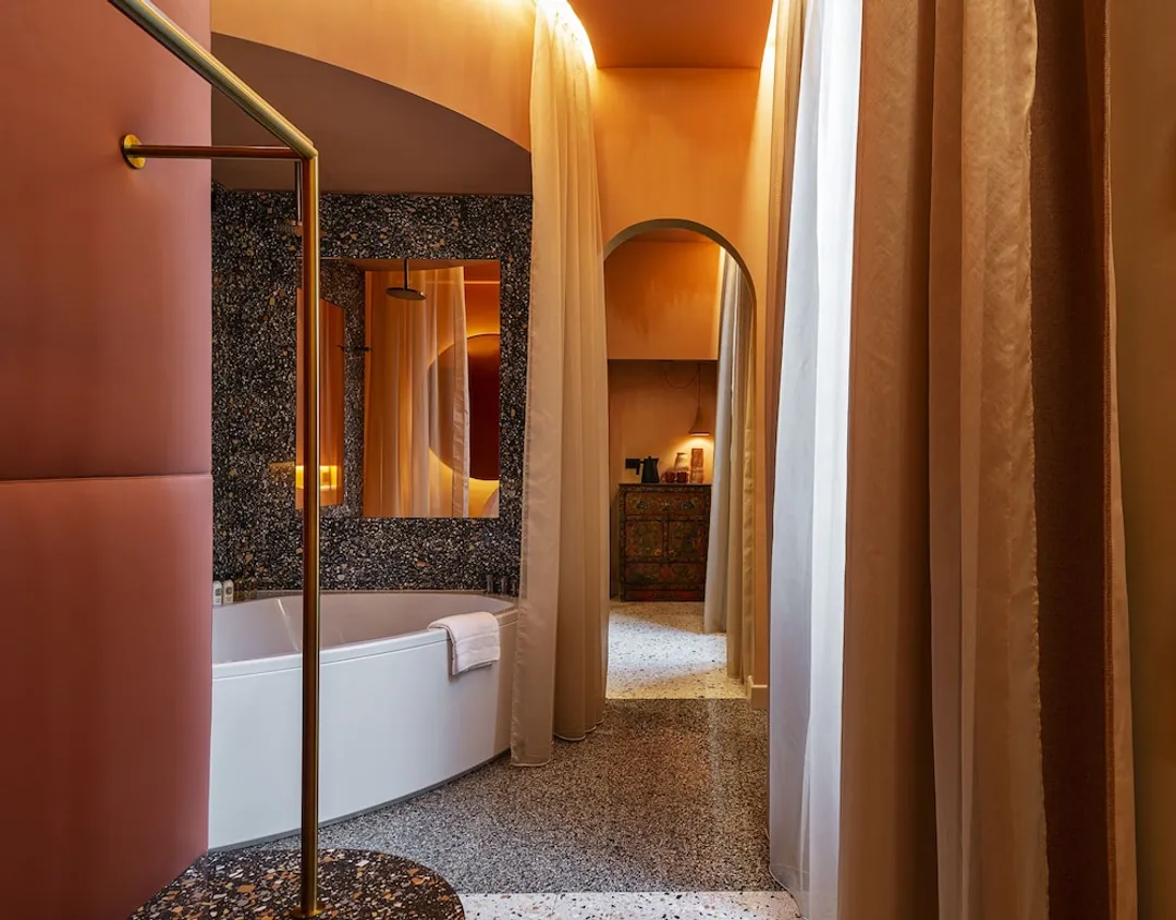 Enterprise Hotel-Nesting Private Suite-4