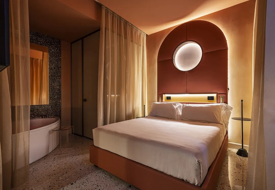 Enterprise Hotel-Nesting Private Suite-1