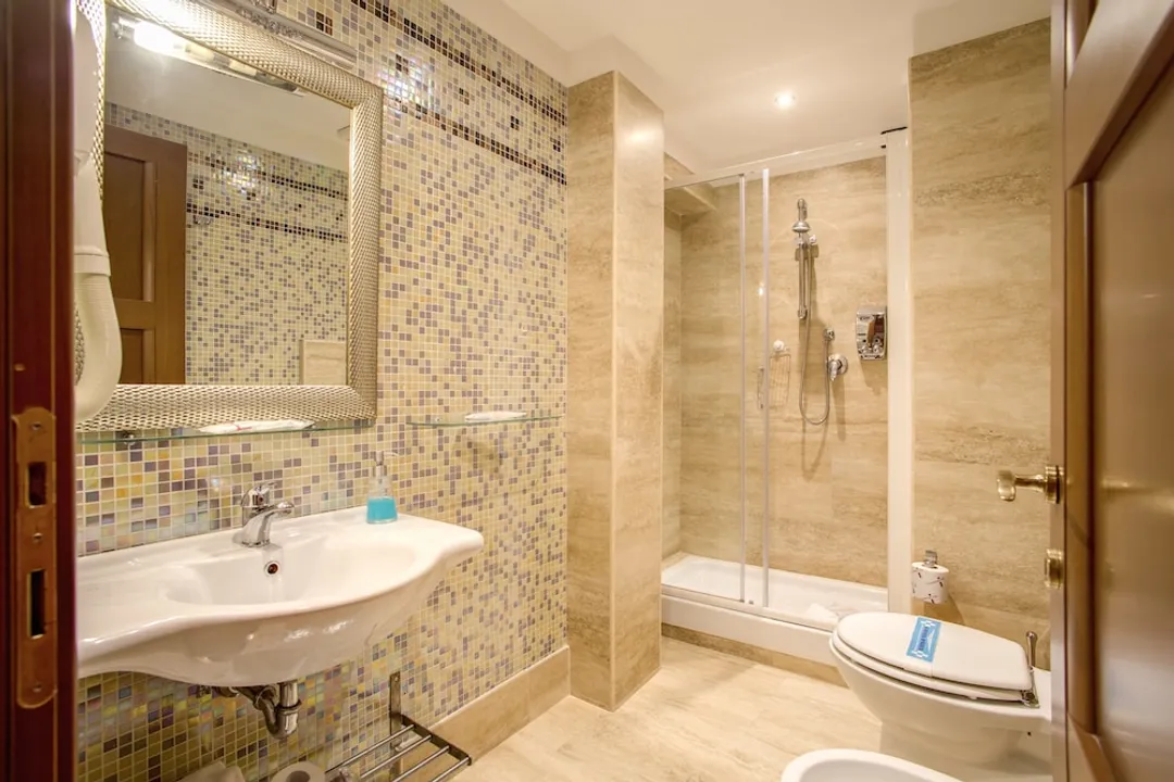 Aurelius Art Gallery Hotel-Classic Double or Twin Room-5