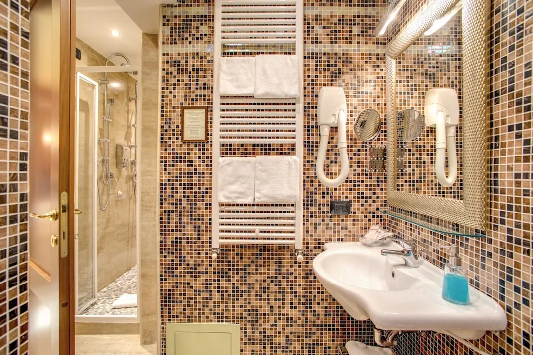 Aurelius Art Gallery Hotel-Superior Double or Twin Room-4
