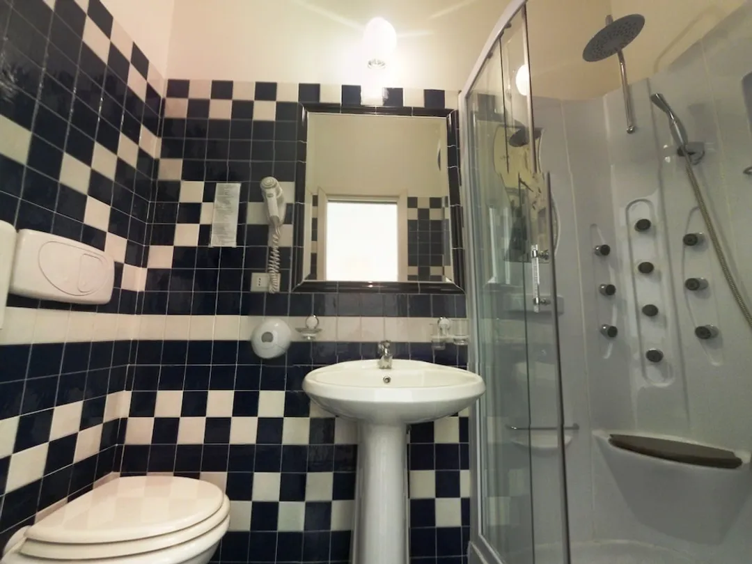 Hotel Cambridge-Superior Triple Room-6