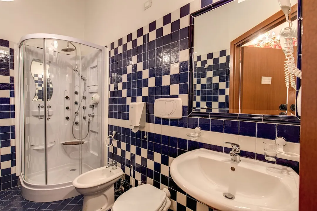 Hotel Cambridge-Superior Triple Room-7