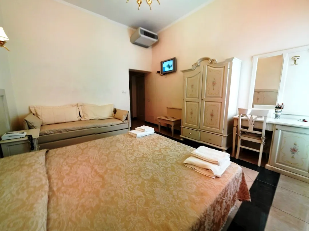 Hotel Cambridge-Superior Triple Room-4