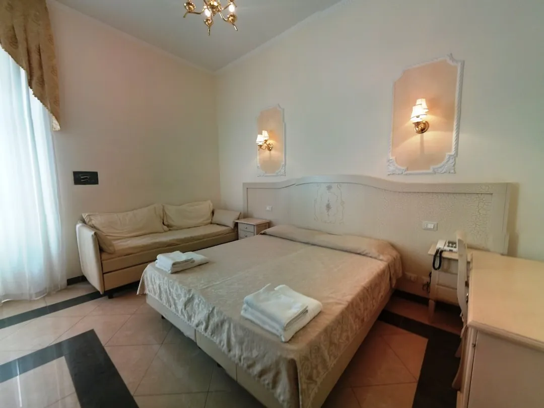Hotel Cambridge-Superior Triple Room-2