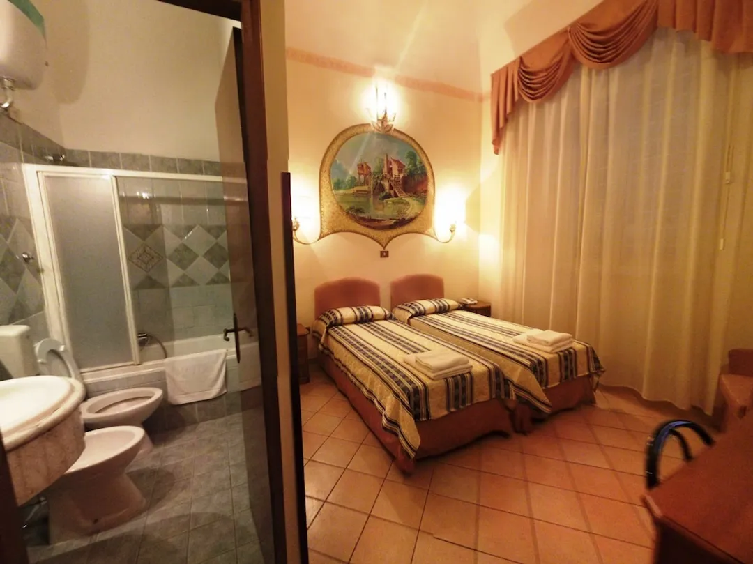 Hotel Cambridge-Standard Room-8