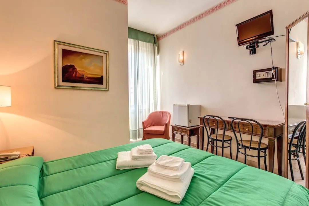 Hotel Cambridge-Standard Room-11