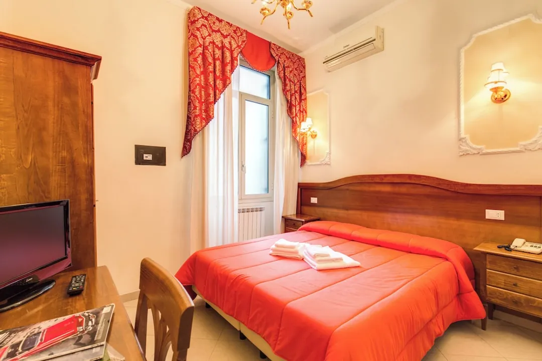 Hotel Cambridge-Standard Room-1