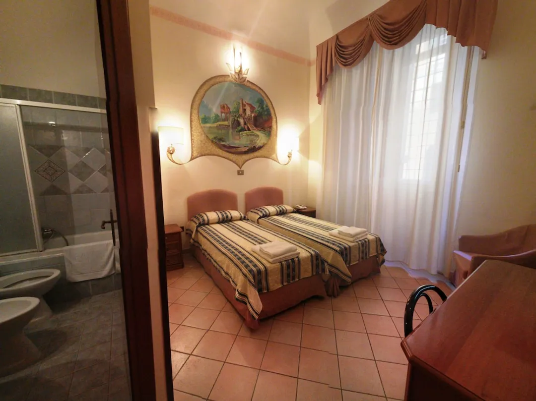 Hotel Cambridge-Standard Room-2