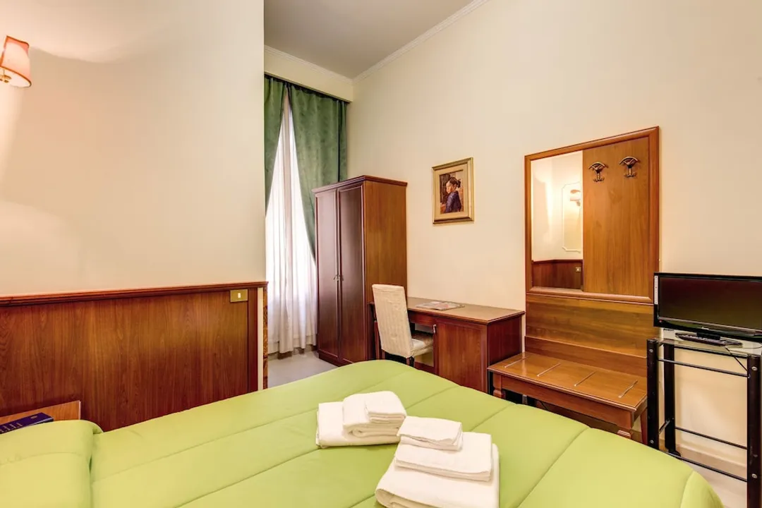 Hotel Cambridge-Standard Room-9