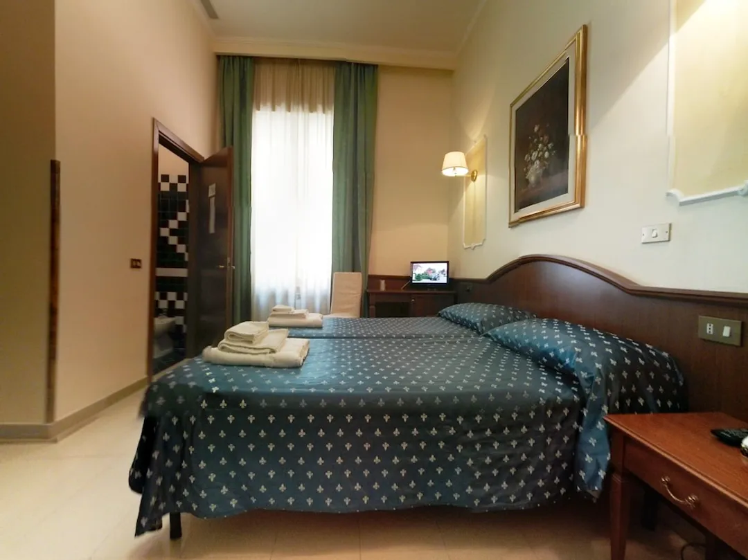 Hotel Cambridge-Standard Room-7