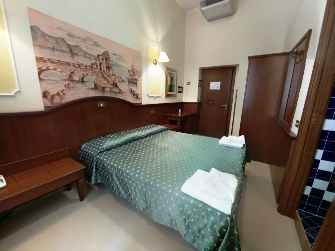 Hotel Cambridge-Standard Room-6