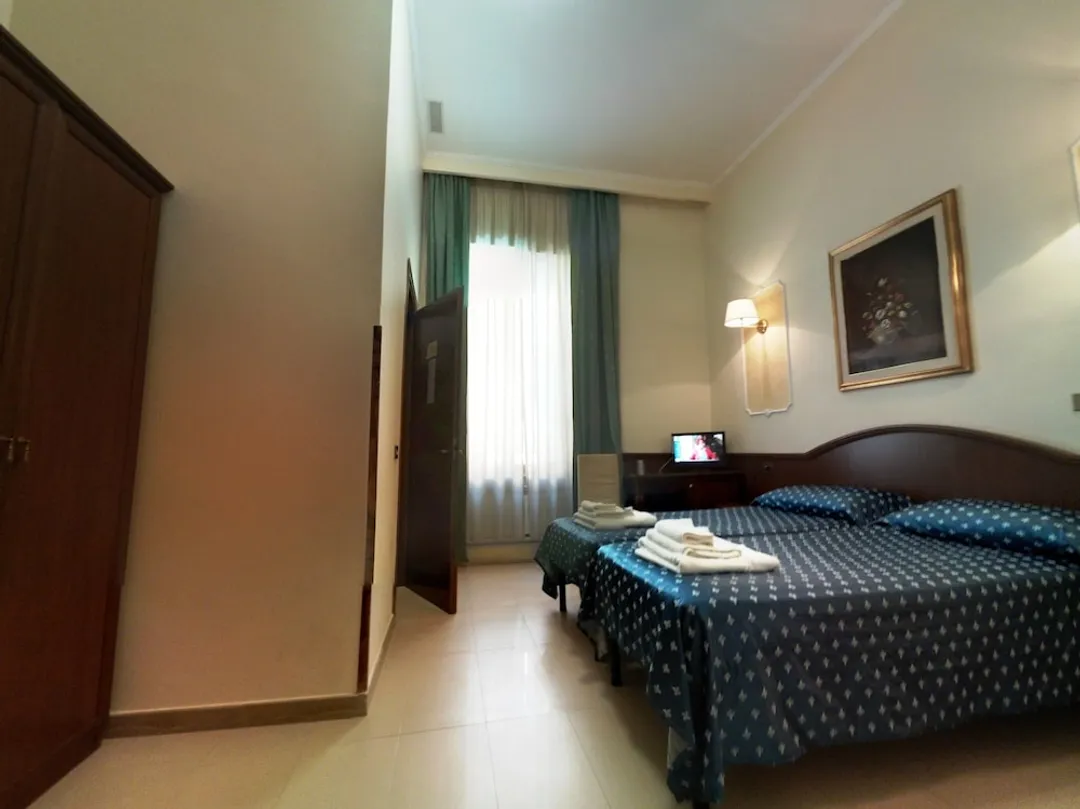 Hotel Cambridge-Standard Room-5