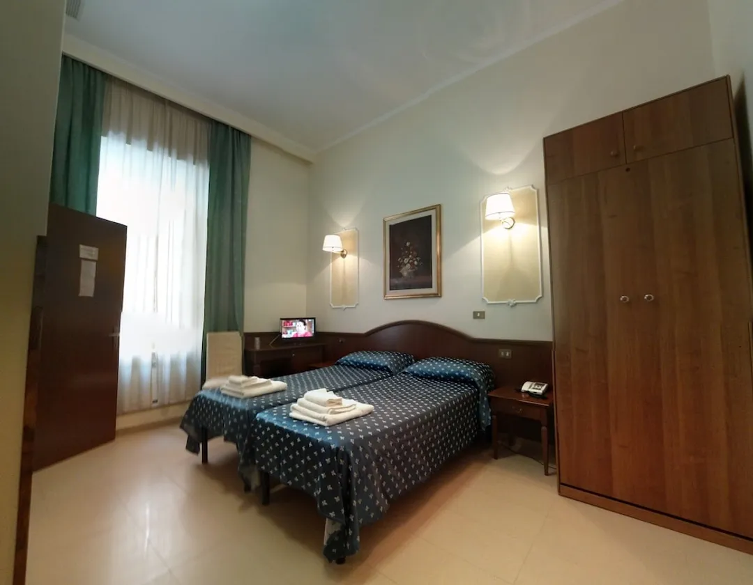 Hotel Cambridge-Standard Room-3