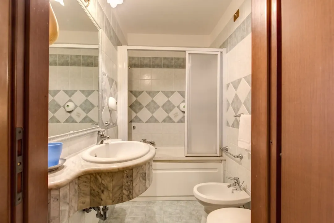 Hotel Cambridge-Superior Double or Twin Room-9