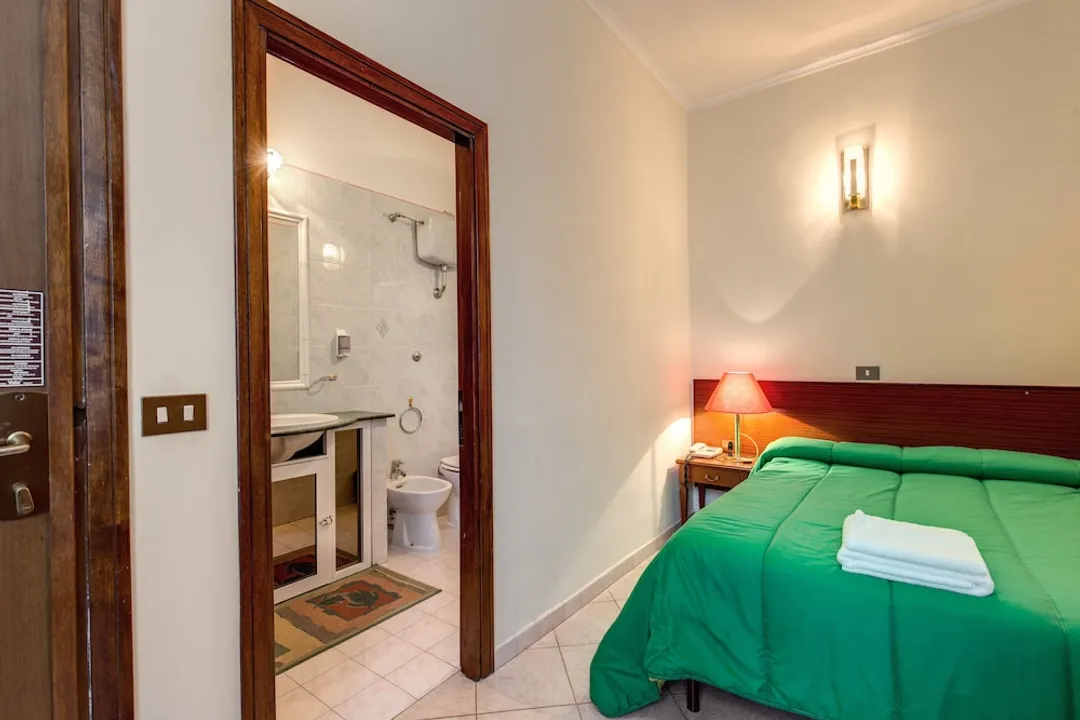 Hotel Cambridge-Standard Single Room-4