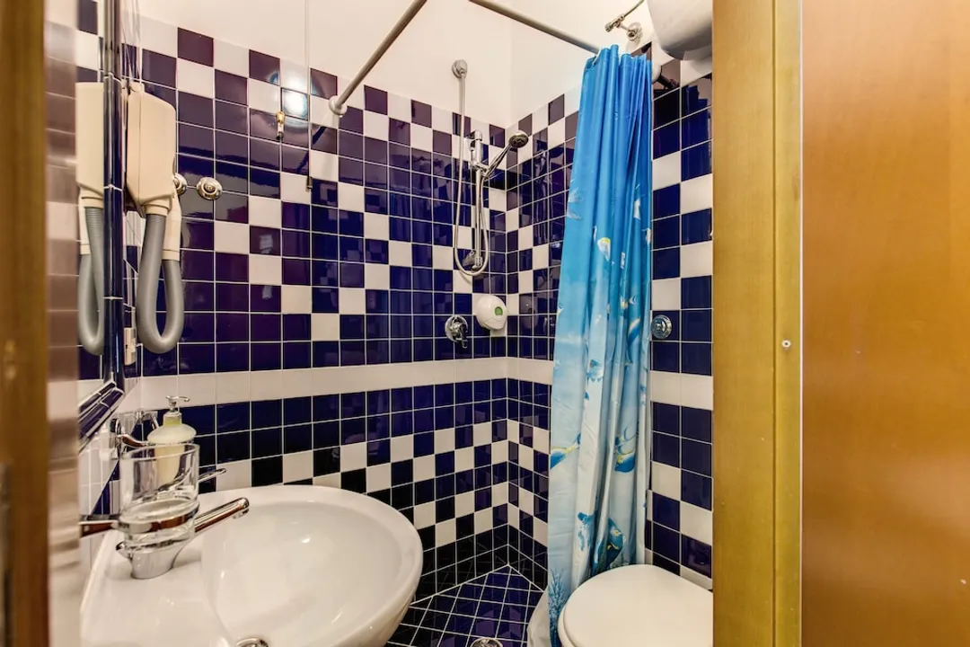 Hotel Cambridge-Standard Triple Room-7
