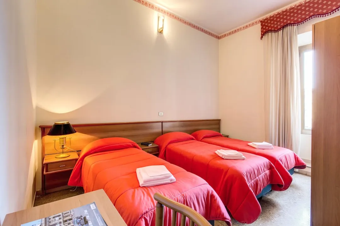 Hotel Cambridge-Standard Triple Room-1
