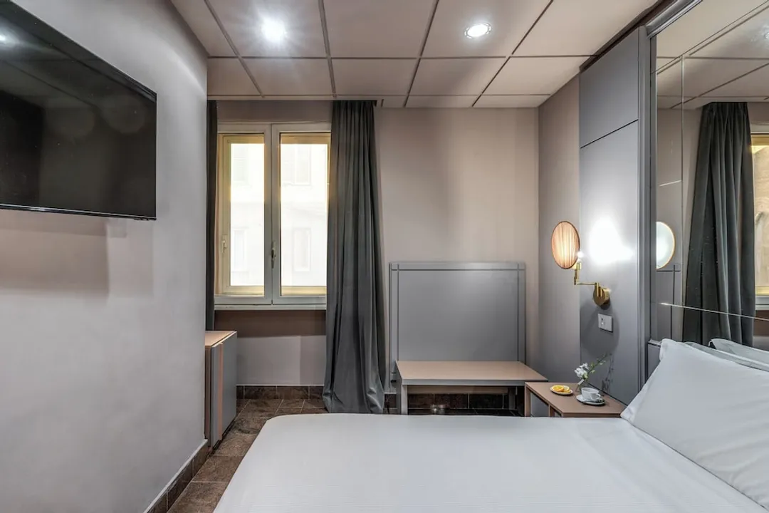 Hotel Madison-Basic Room, 1 Large Twin Bed-5