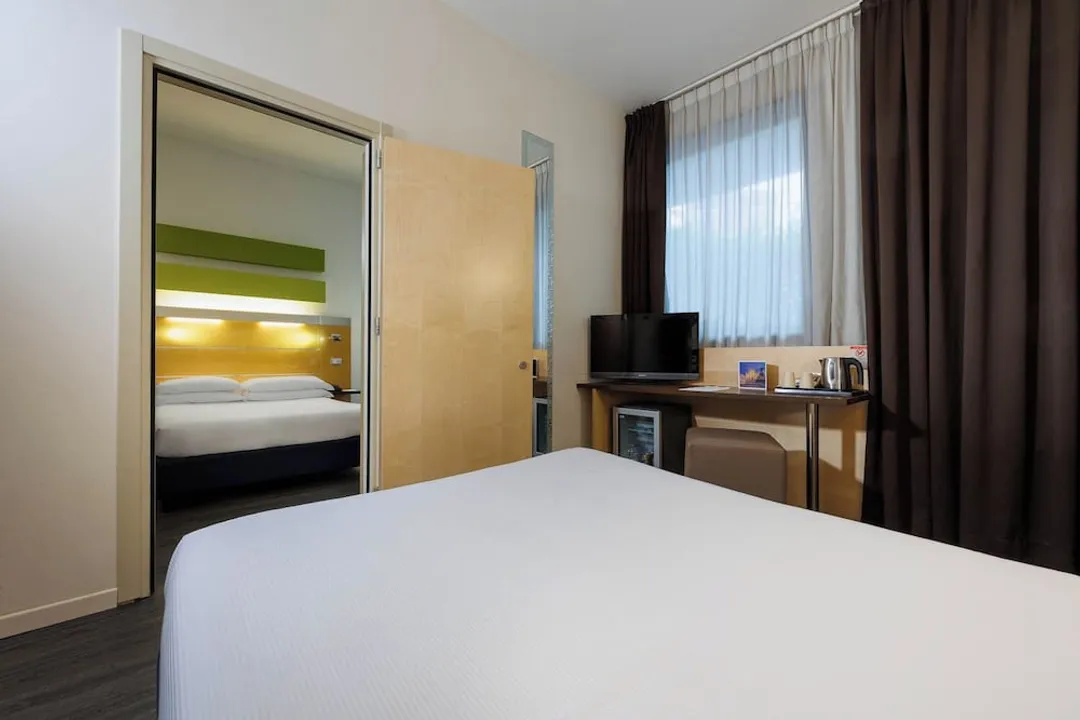 iH Hotels Milano Gioia-Basic Single Room, Accessible-2