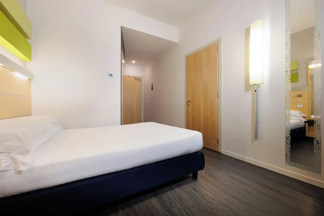 iH Hotels Milano Gioia-Basic Single Room, Accessible-3