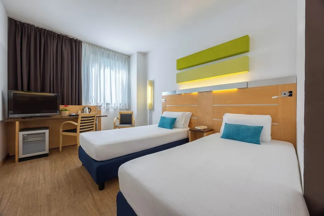 iH Hotels Milano Gioia-Standard Twin Room, 2 Twin Beds-3