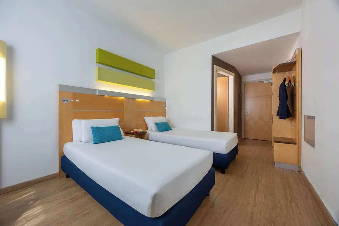 iH Hotels Milano Gioia-Standard Twin Room, 2 Twin Beds-4