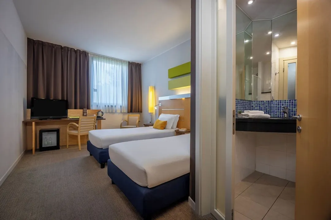 iH Hotels Milano Gioia-Standard Twin Room, 2 Twin Beds-5