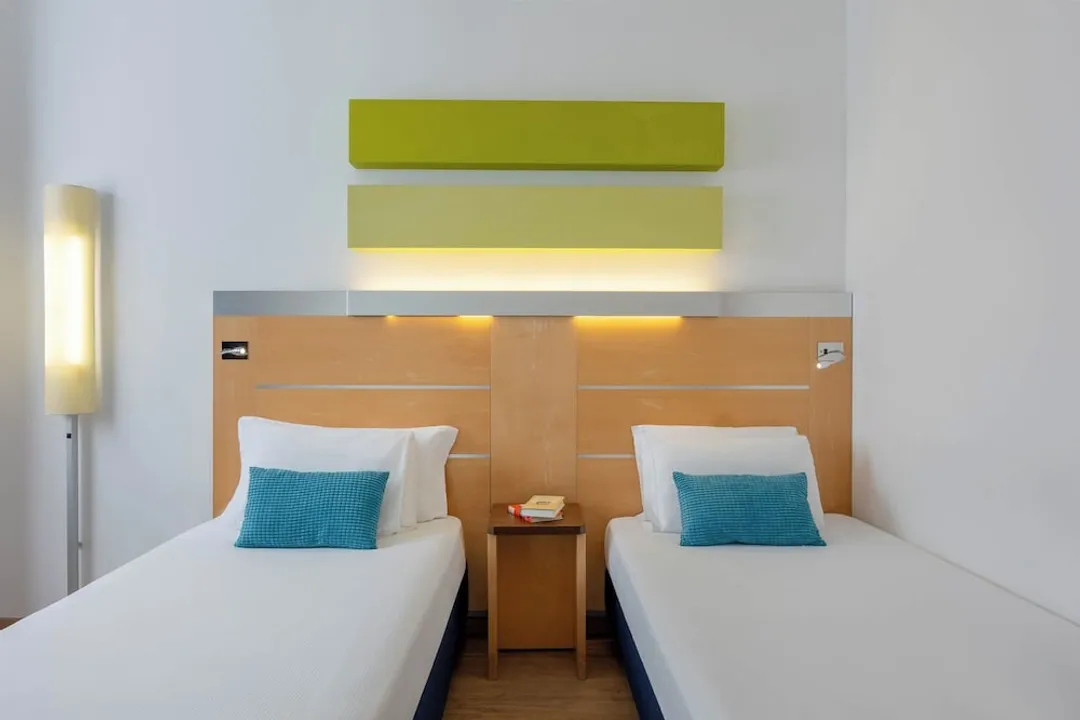 iH Hotels Milano Gioia-Standard Twin Room, 2 Twin Beds-2