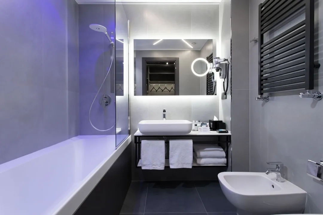 iQ Hotel Milano-Classic Double Room Single Use-6