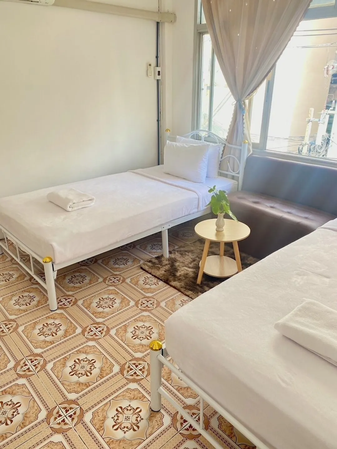 Guesthouse Station-Basic Twin Room-2