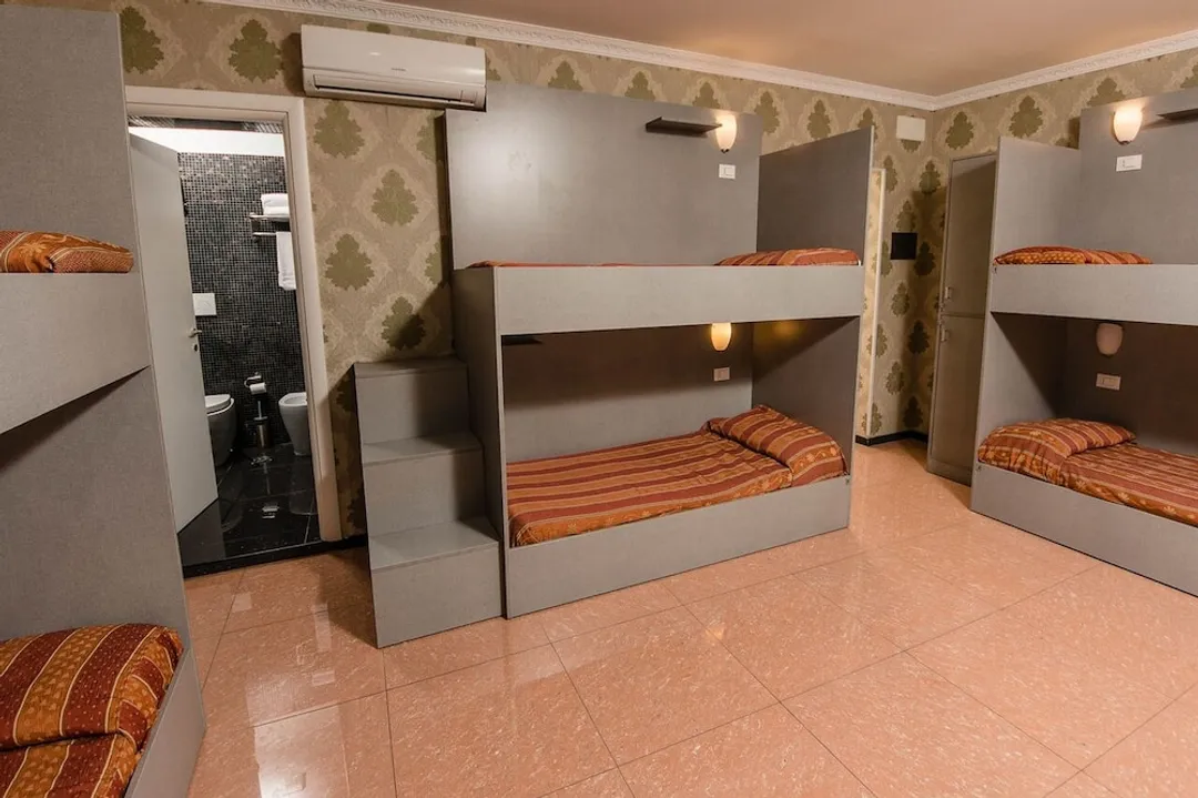 美麗飯店-Bed in 5-Bed Dormitory Room - 1 single bed and 2 bunk beds (5 single beds)-1