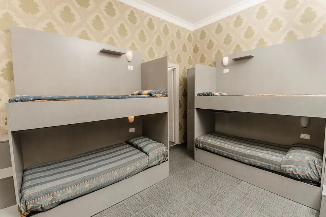 美麗飯店-Bed in 4-Bed Dormitory Room - 2 single beds and 1 bunk beds (4 single beds)-1