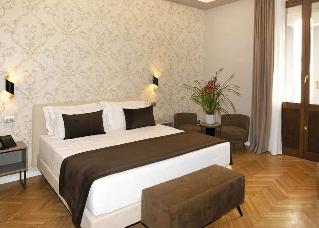 Hotel Caravita-Deluxe Room-3