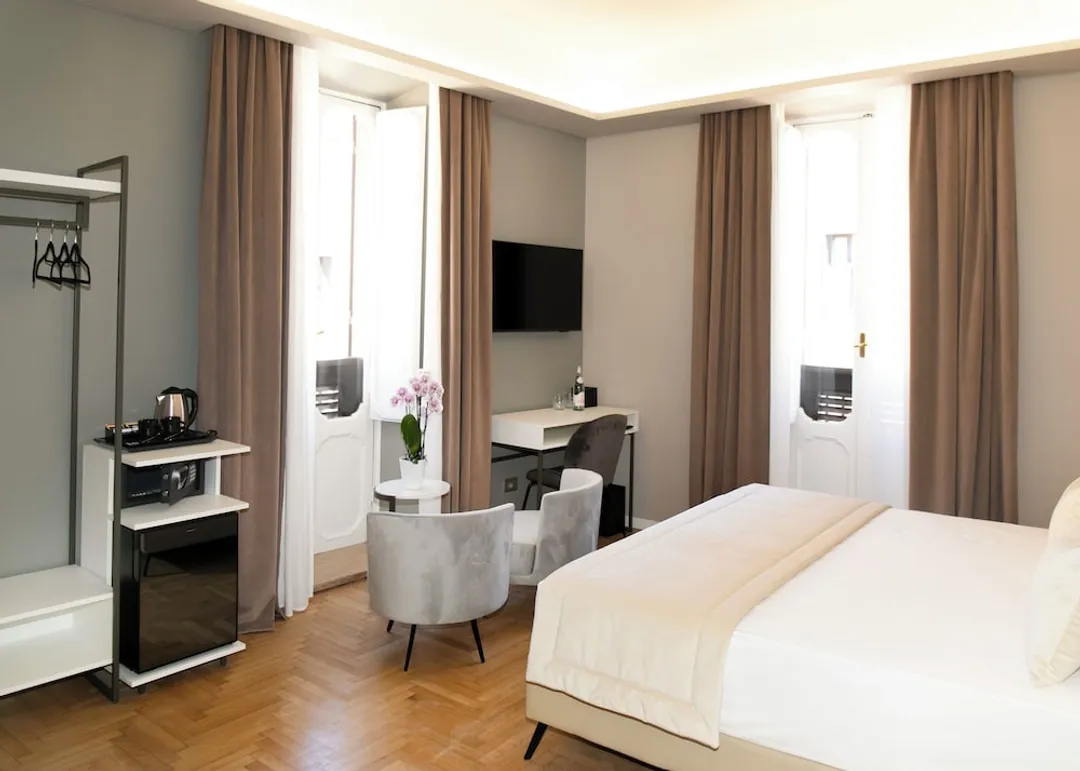 Hotel Caravita-Deluxe Room-1
