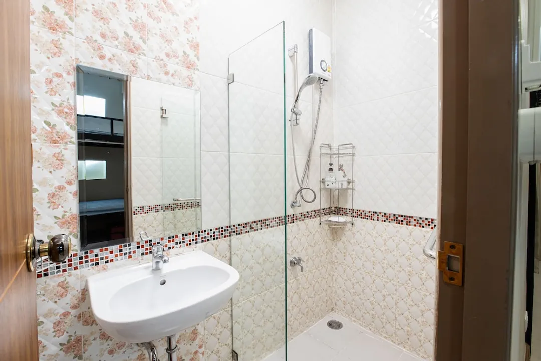 Restiny Hostel-Family 8 beds with bathroom inside-4