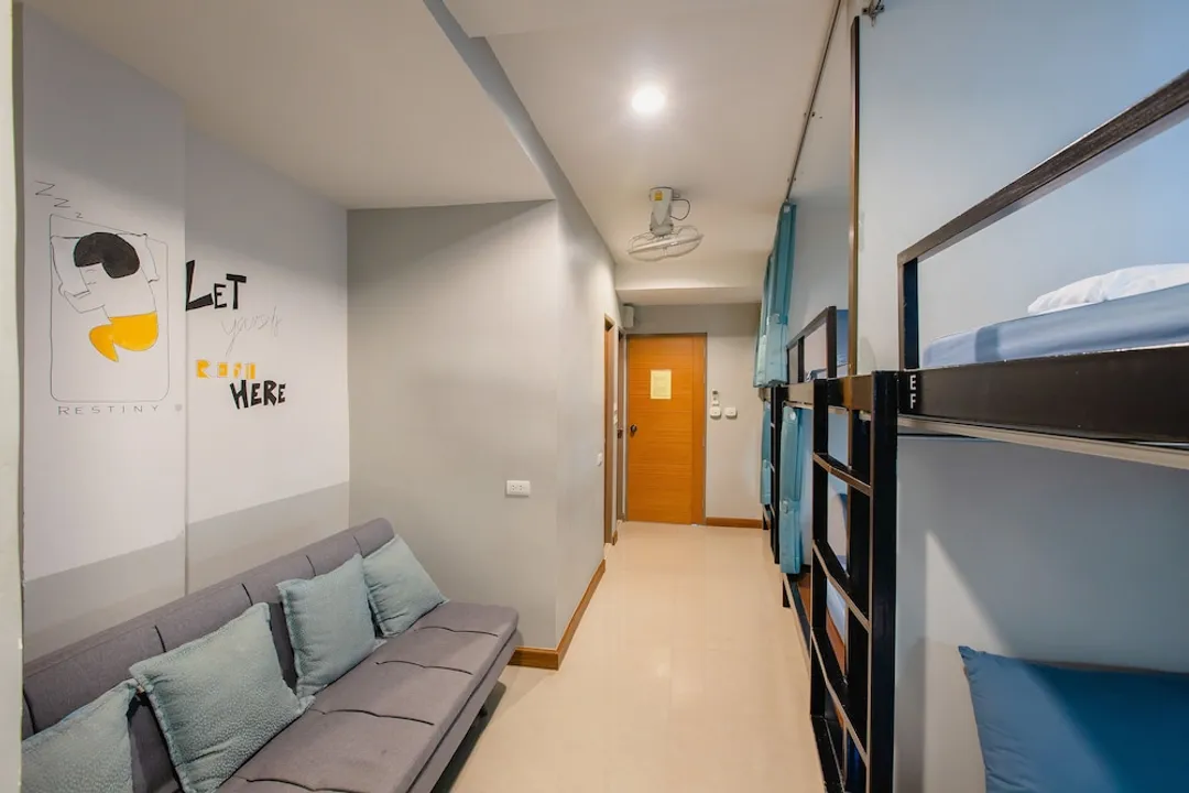 Restiny Hostel-Family Room 6 Beds-4