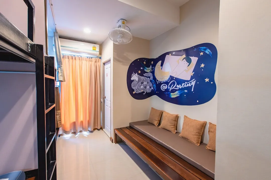 Restiny Hostel-Family Room 6 Beds-7