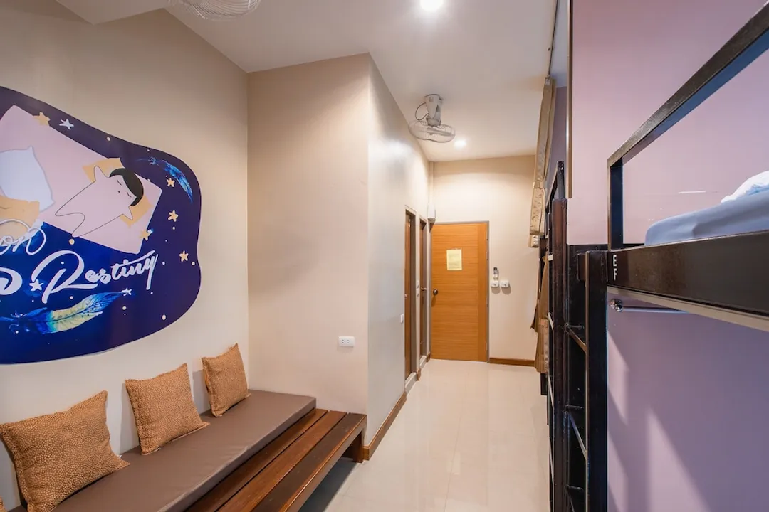 Restiny Hostel-Family Room 6 Beds-8