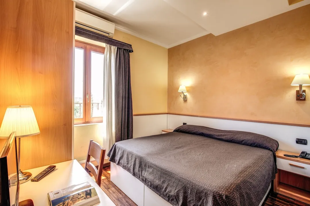 Hotel Roma Tiburtina-Deluxe Double Room-11